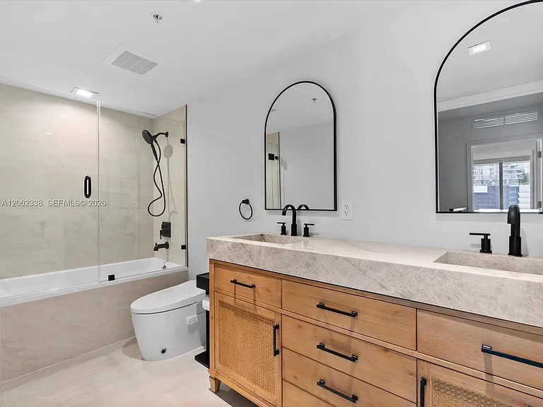 92 SW 3rd St #704 — Photo 30