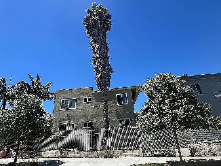 2 bed, 800 sqft, $1,950 — Photo 1