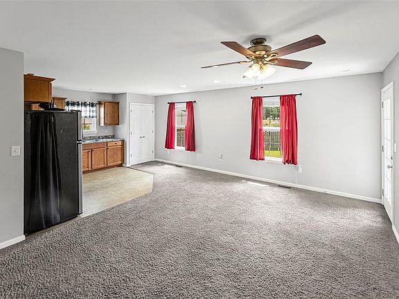 4th image of 209 S Pence St