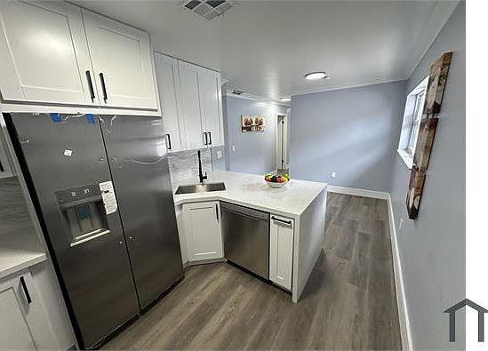 4th image of 814 SW 12th Pl