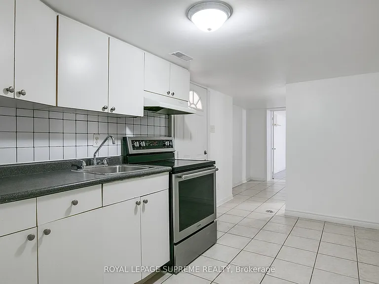 422 Oakwood Ave #BASEMENT — Photo 3