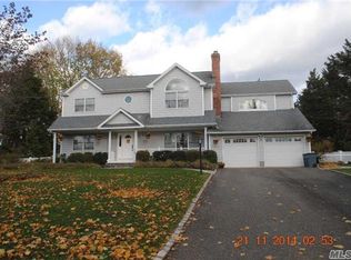 3 Tinker Ln, Setauket, NY 11733