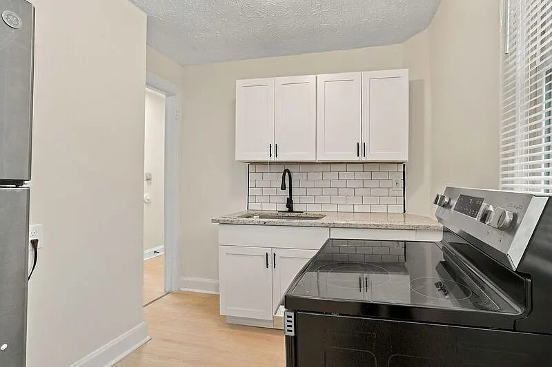 1 bed, 1.0 bath, $750 — Photo 4