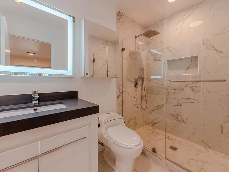 315 Poe St — Photo 10