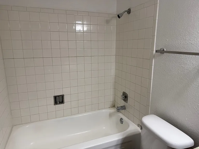 Fox Valley Apartments — Photo 49