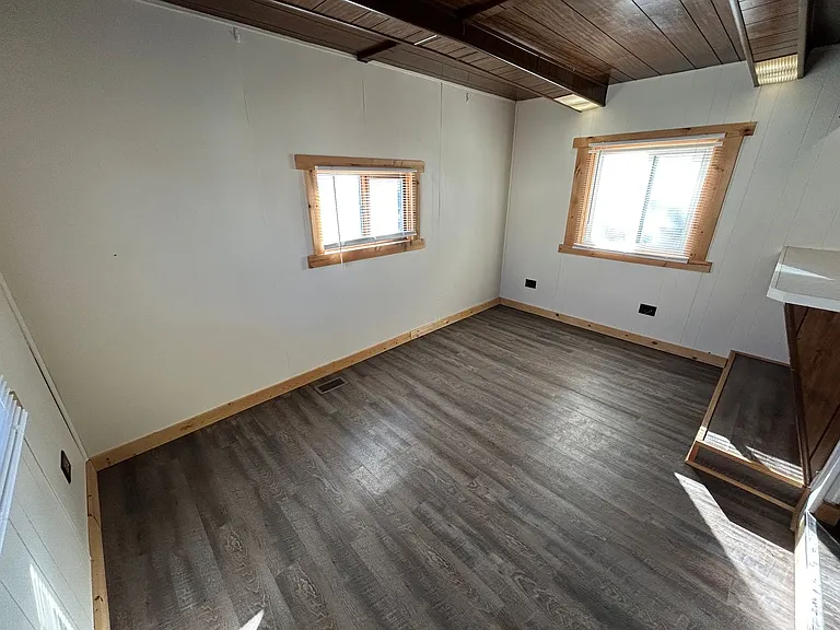 300 Linda Lee St — Photo 36