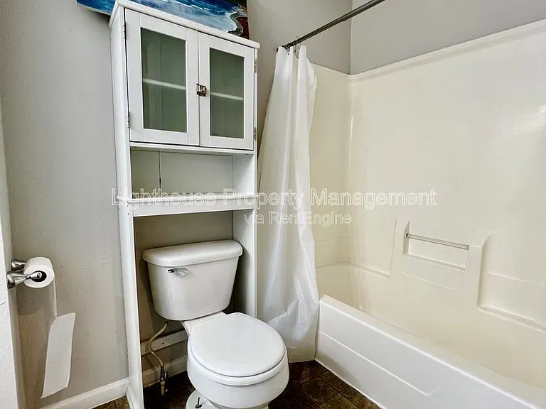 708 Elizabeth St — Photo 10