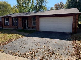 2706 Chalet Hill Dr, Saint Louis, MO 63129