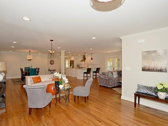 3rd image of 2642 Cravey Dr