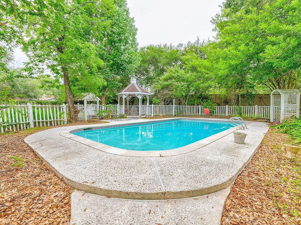 1st image of 104 Misty Brook Ln