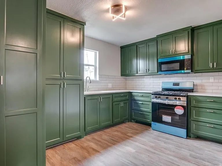 230 SE 50th St — Photo 6