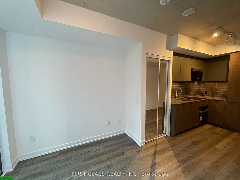 28 Eastern Ave #902 — Photo 7