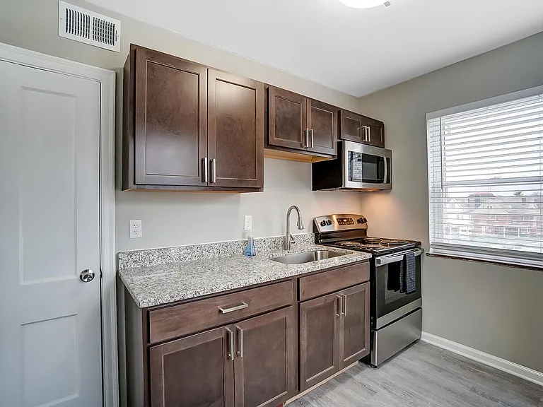 334 Helen St #1 — Photo 5