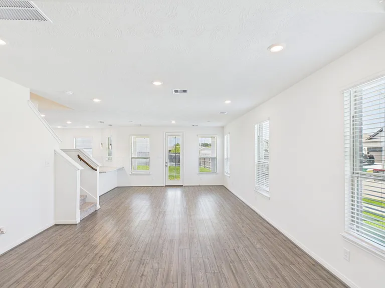 15643 Fellswood Dr — Photo 7