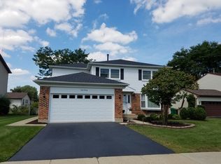 1220 Robin Dr, Elk Grove Village, IL 60007