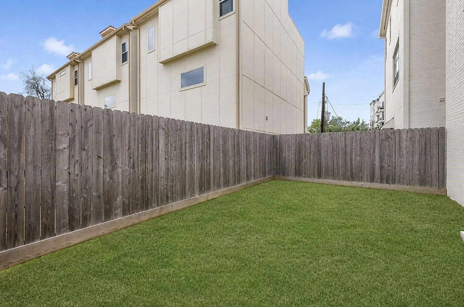 3 bed, 3.5 bath, 3188 sqft, $4,900 — Photo 4