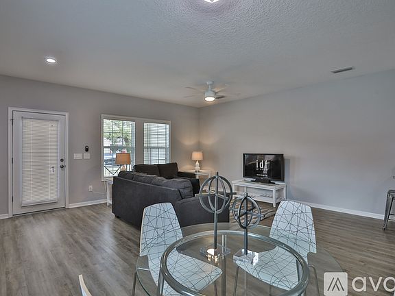 3rd image of 116 W Amelia Ave #B
