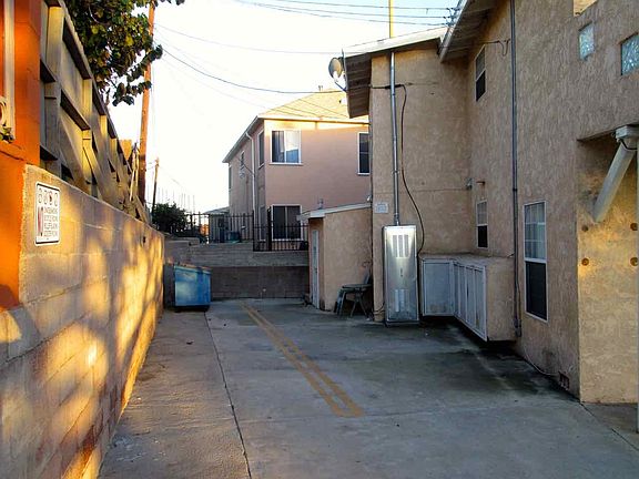3rd image of 1652 S Sierra Bonita Ave #1