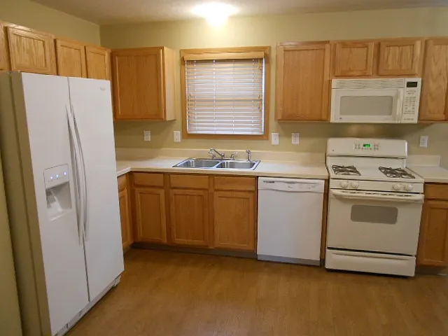 485 Sycamore Creek St — Photo 3