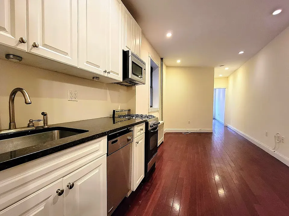 228 E 26th St #5W