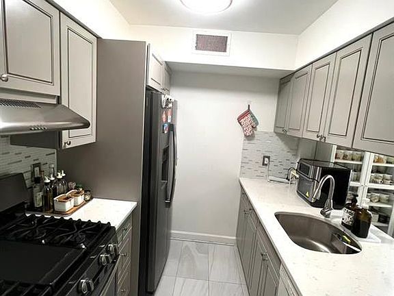 3rd image of 2183 Ellery Ave