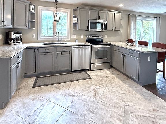 2nd image of 29 Wyndham Hill Dr