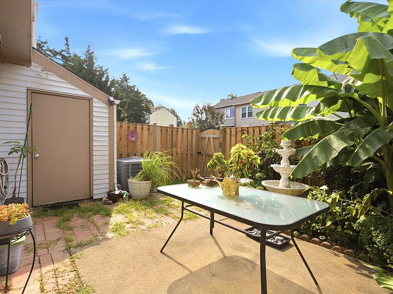 899 Holborn Ct #899 — Photo 12