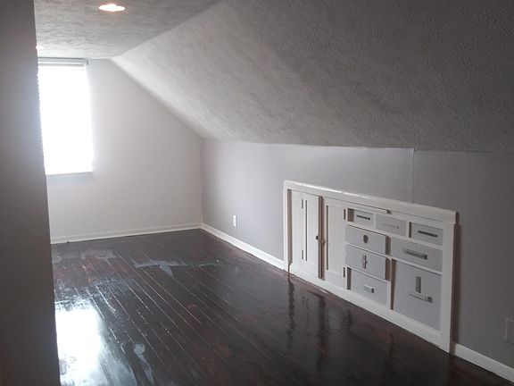 4th image of 825 S 42nd St #3
