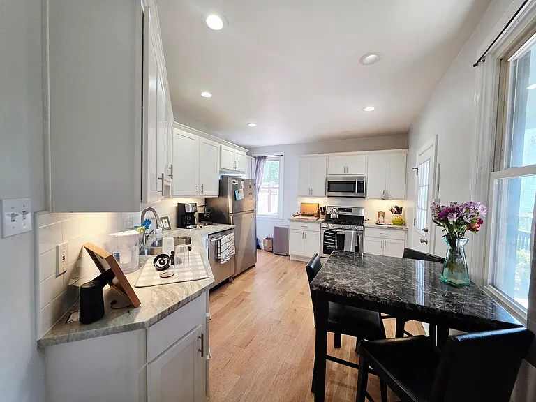 1409 Sheffield St — Photo 7