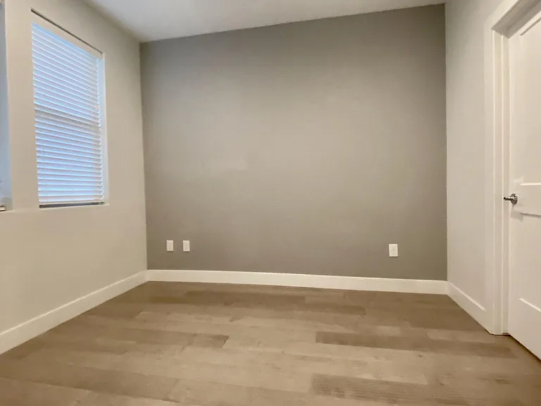 1075 Mariposa St — Photo 12