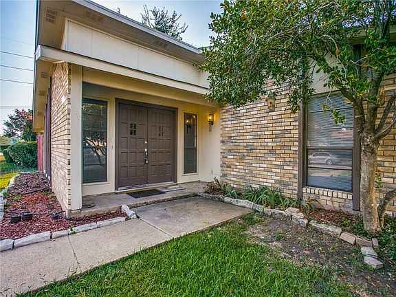 3rd image of 3010 Nutmeg Ln