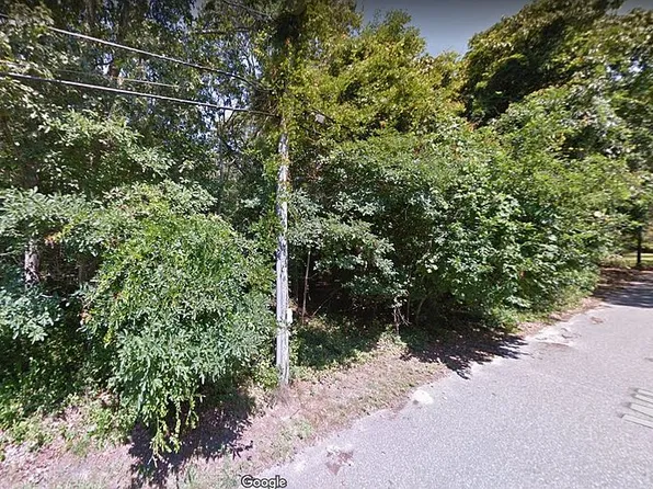 8 Wheeler Dr, Shelter Island, NY 11965