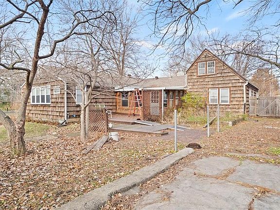 5th image of 8117 W 61st St