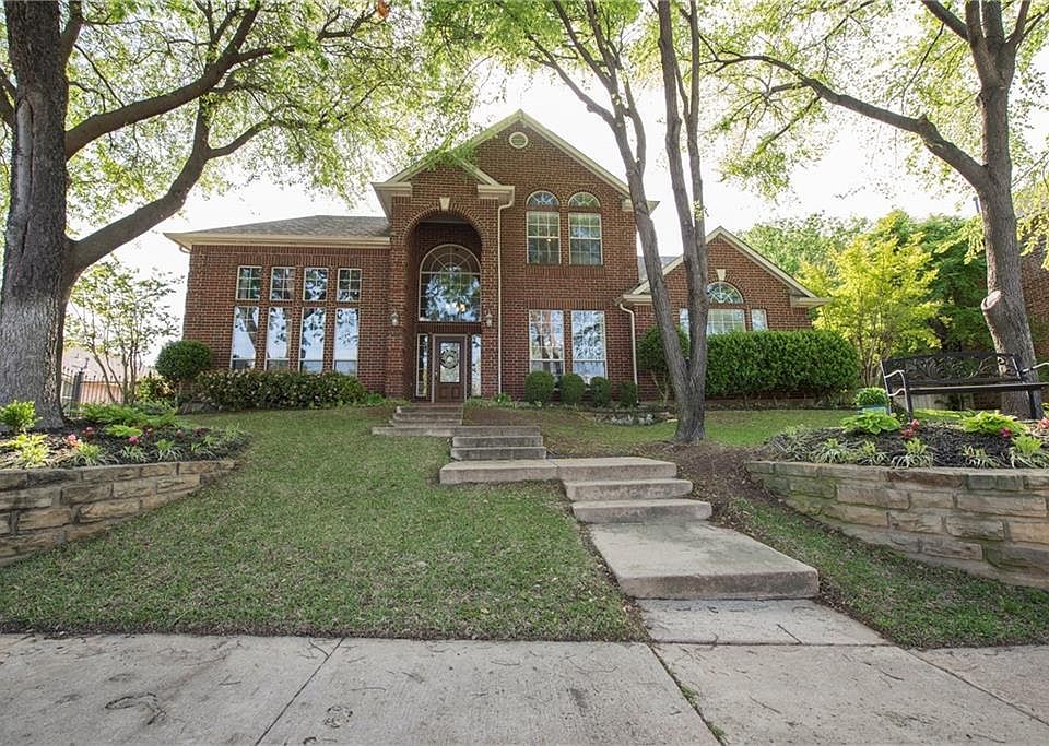 1st image of 1413 The Lakes Ct