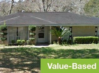 114 Mimosa St, Clute, TX 77531