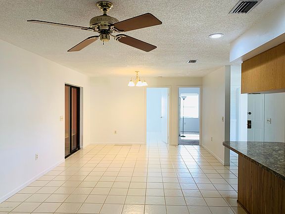 2nd image of 185 Cinnamon Lake Cir