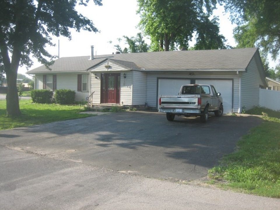 1st image of 800 Newton St