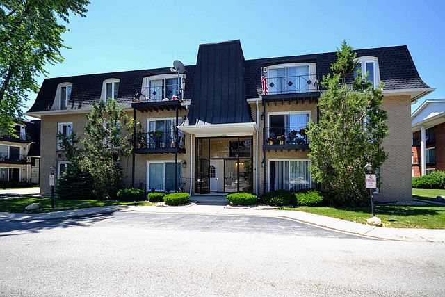 1st image of 10308 Circle Dr APT 103