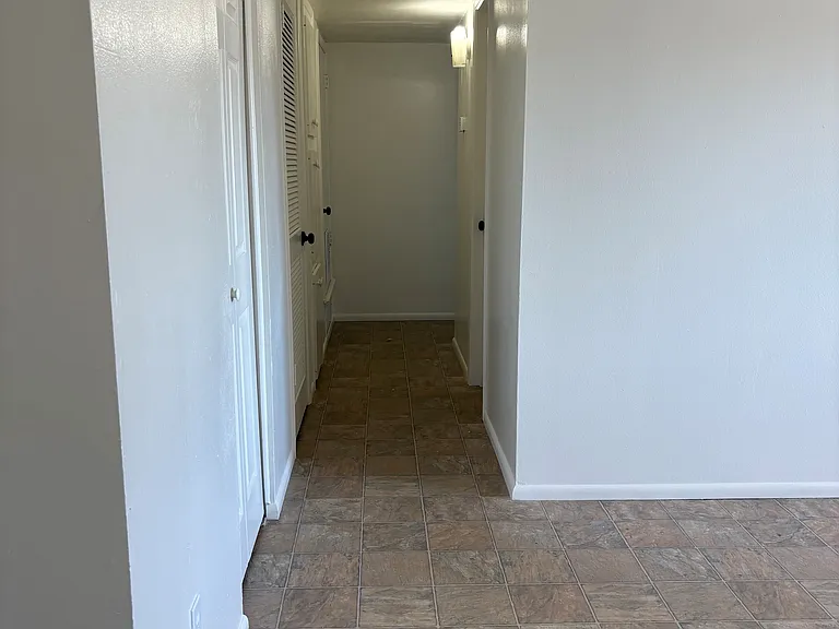 1042 S Linda Vista Dr — Photo 4