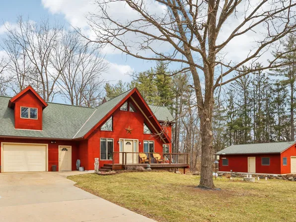 N4976 Beach Garden Rd, Poynette, WI 53955
