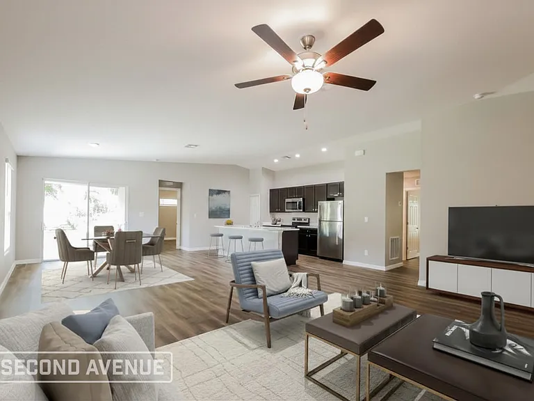 17124 Johns Ave — Photo 2