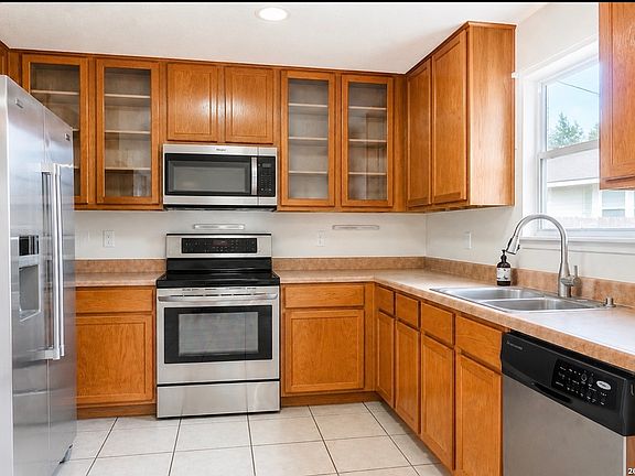 4th image of 518 Candy Dr