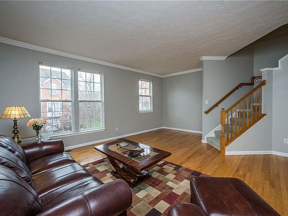 5th image of 916 Tanglewood Dr