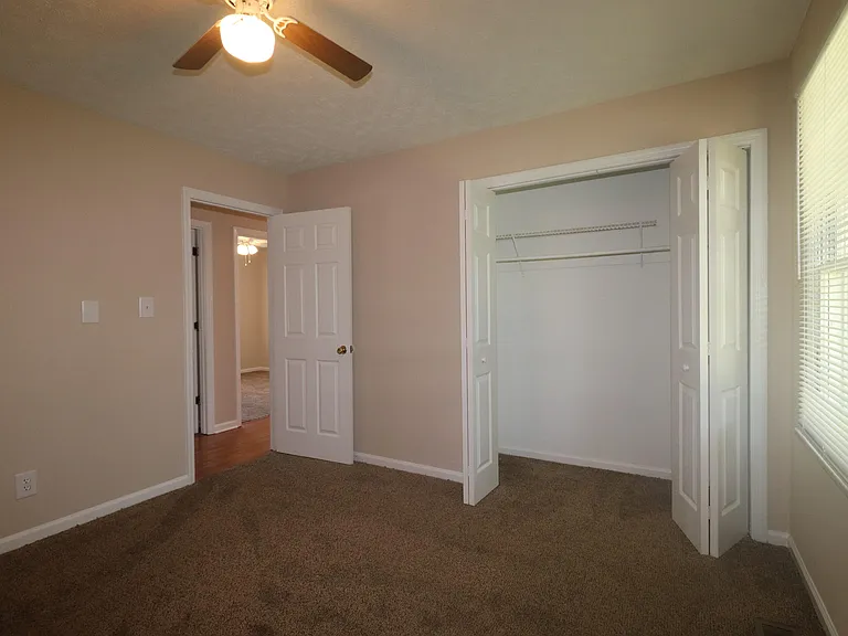 212 Foxwood Dr — Photo 17