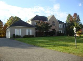 22 Wisteria Rd, Lafayette, NJ 07848