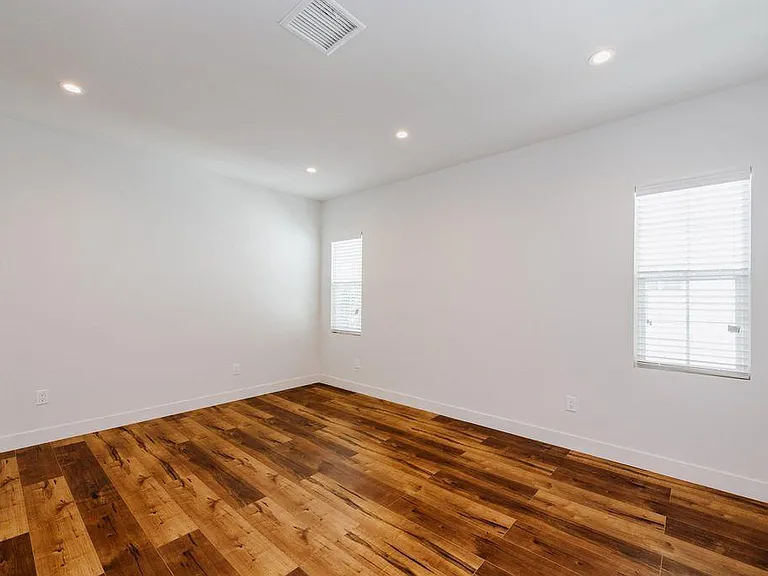 5257 San Vicente Blvd — Photo 8