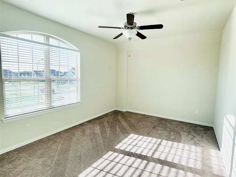 1915 Orchard Berry Ln — Photo 32