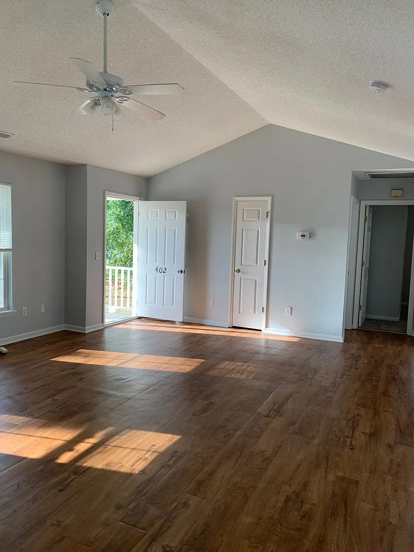 Cute 3 Bedroom 2 Bath House on Wallington Available Now — Photo 3