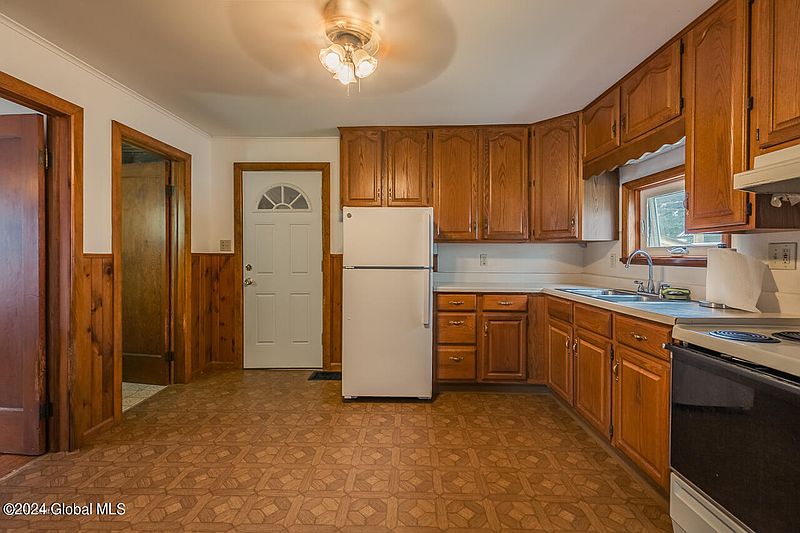 3rd image of 1413 Midline Road