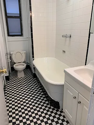 Rented by M.Grossman R.E. Management | media 26